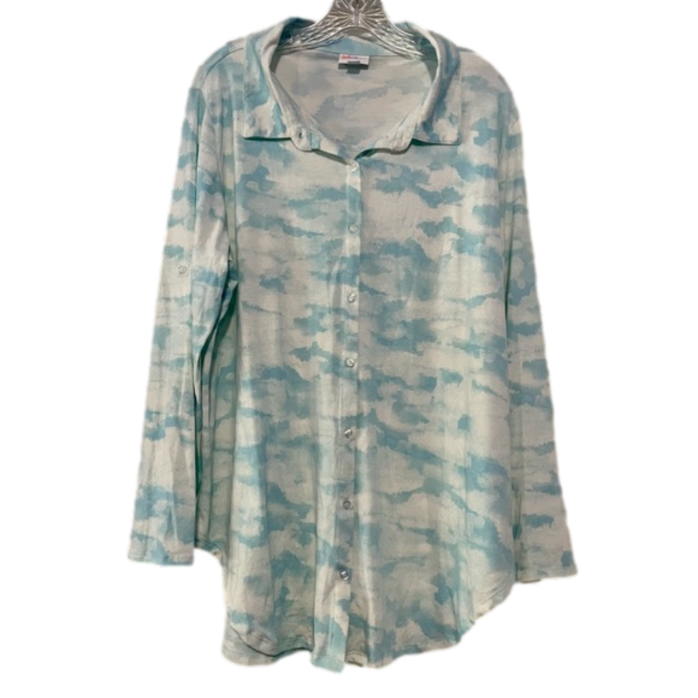 BNWT LuLaRoe Valentina button up top